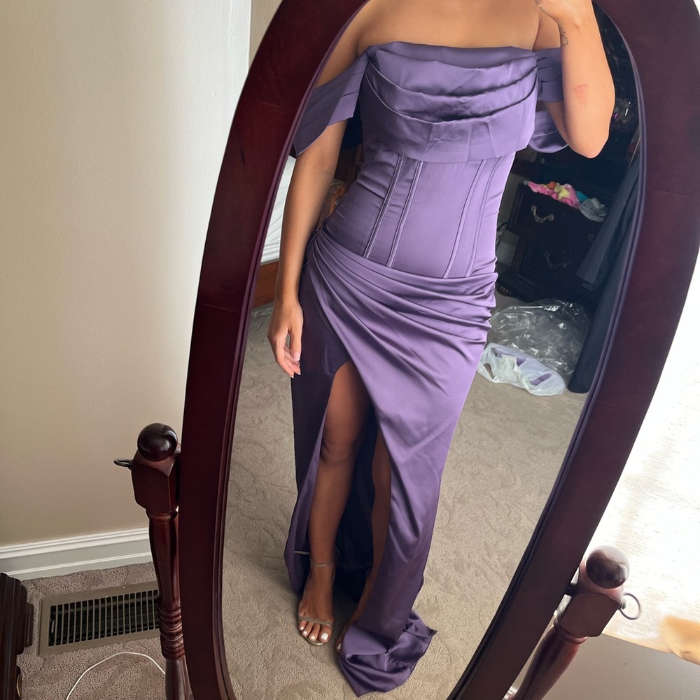 Gown - Picture 2 of 6